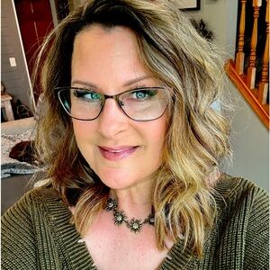 Meet your Posher, Naomi